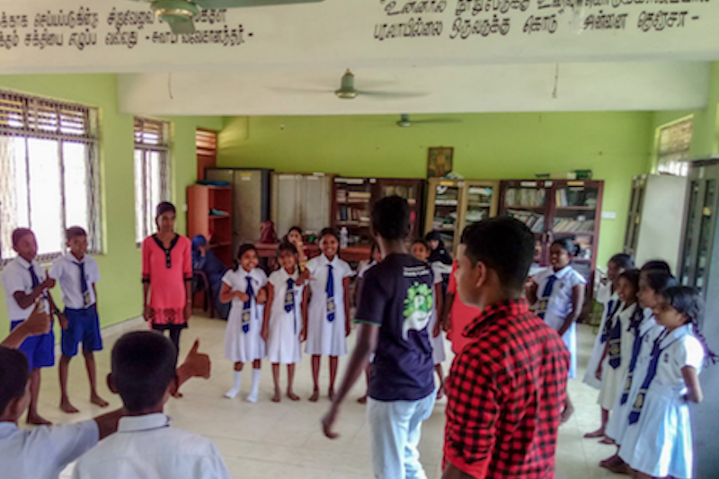 #OurCommunities: 3D White Feathers, Sri Lanka